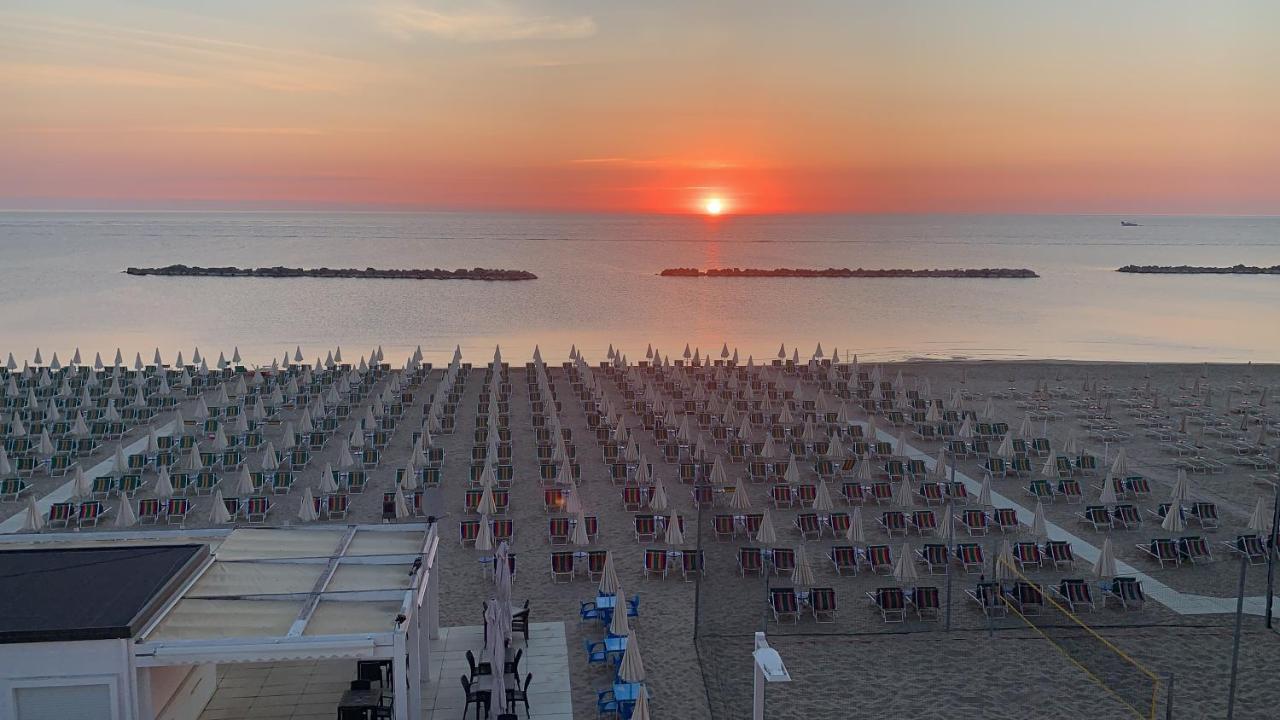 Hotel Flying Pesaro Dış mekan fotoğraf