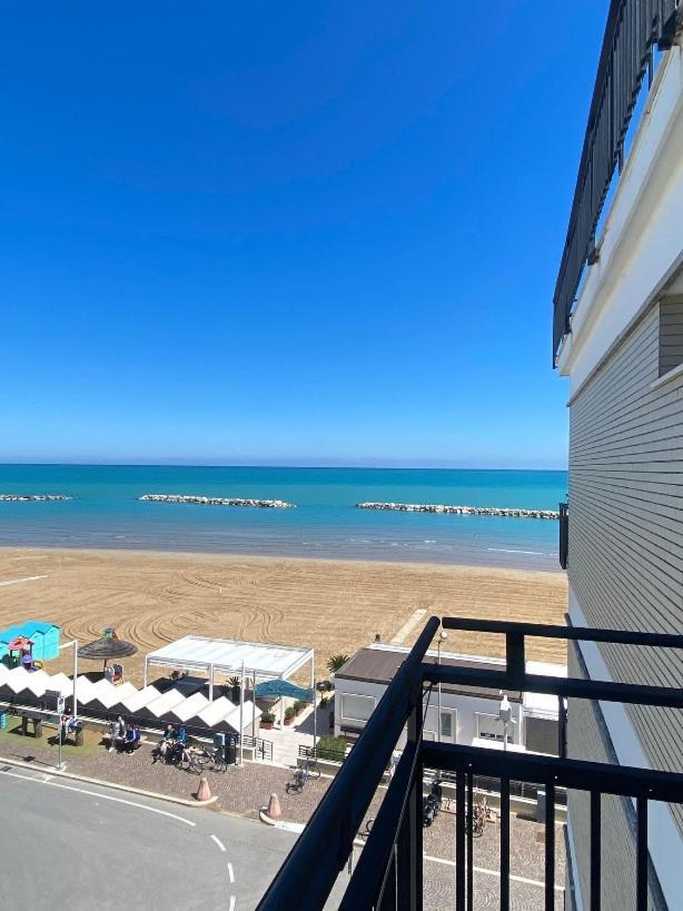 Hotel Flying Pesaro Dış mekan fotoğraf